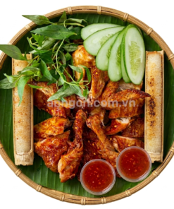 Combo gà nướng sốt ngũ vị ăn kèm cơm lam dẻo thơm tại Ngọc Lan